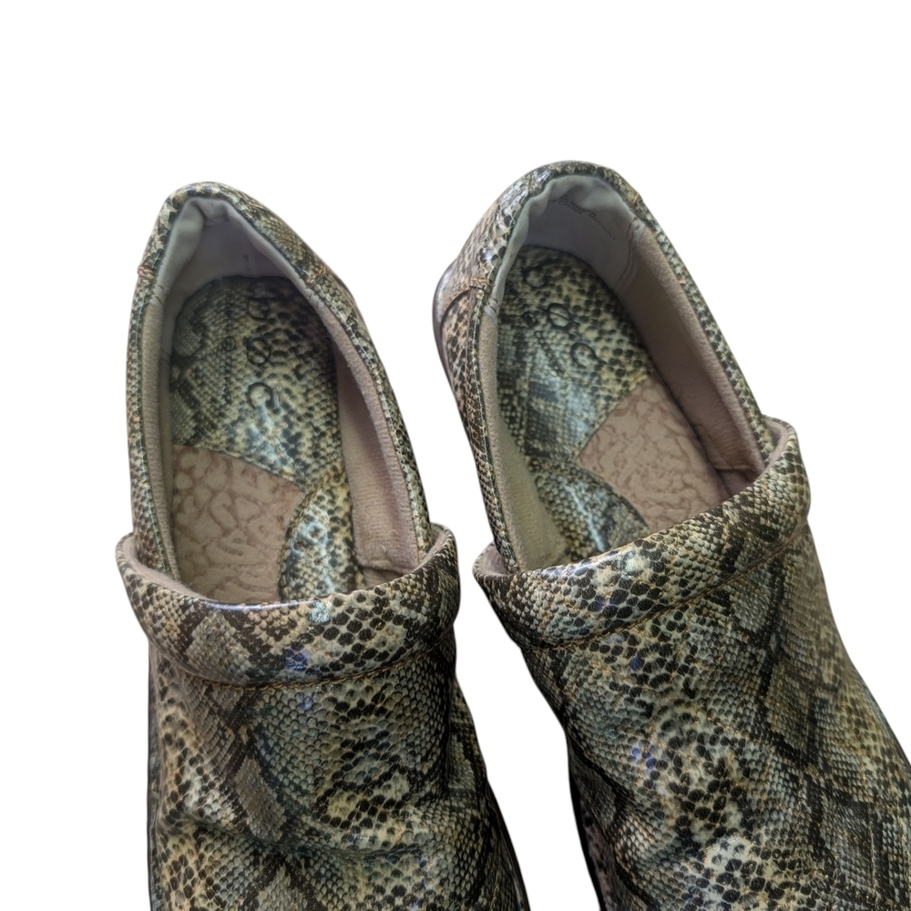 b.o.c. Snakeskin Faux Mules Size 8 Unique Fun Dark Green Brown Clogs EUC - Picture 3 of 12